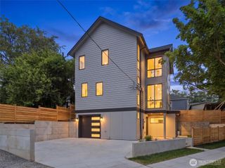 2726 NE Blakeley Street, Seattle, WA 98105