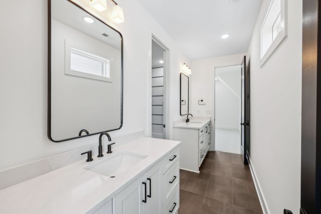 2426 Brittany Dr, Nashville, TN 37206