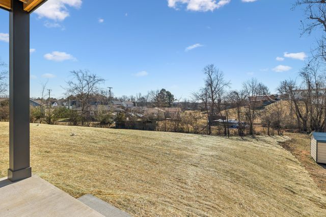 2426 Brittany Dr, Nashville, TN 37206
