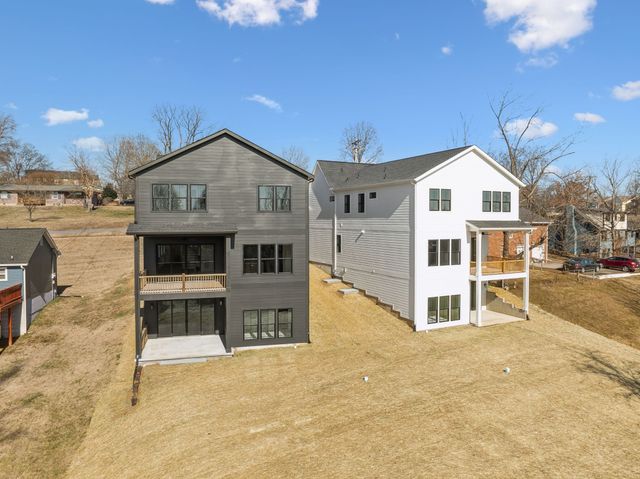 2426 Brittany Dr, Nashville, TN 37206