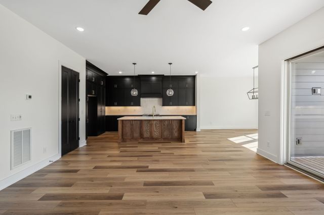 2426 Brittany Dr, Nashville, TN 37206
