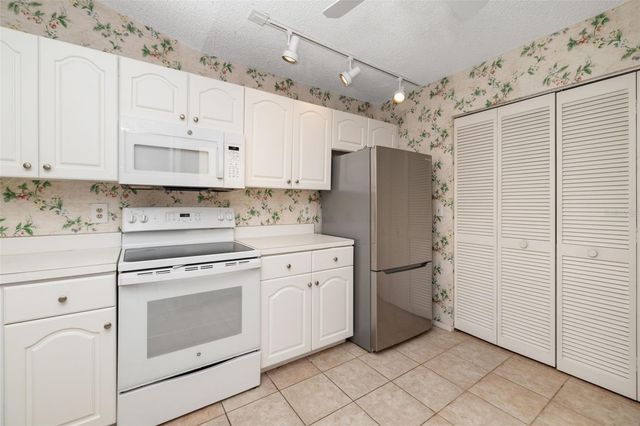 4460 WINSTON LANE N 3, Sarasota, FL 34235