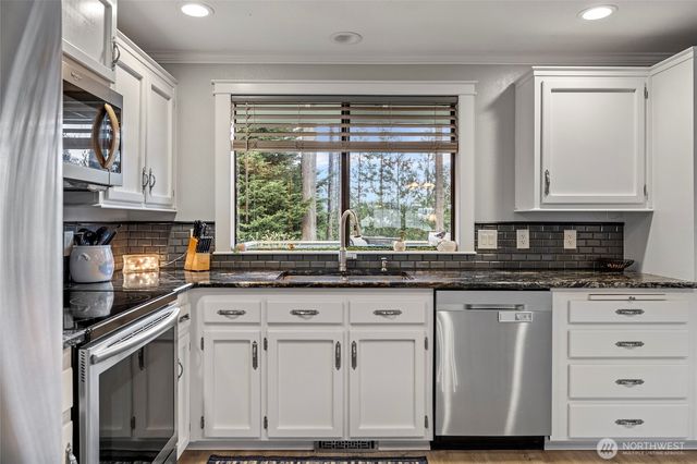 901 SW Barrington Drive, Oak Harbor, WA 98277