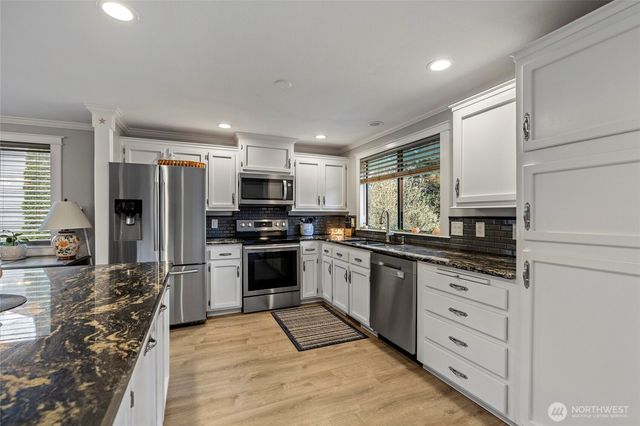 901 SW Barrington Drive, Oak Harbor, WA 98277