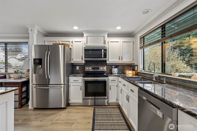 901 SW Barrington Drive, Oak Harbor, WA 98277