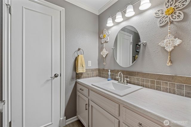 901 SW Barrington Drive, Oak Harbor, WA 98277