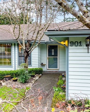 901 SW Barrington Drive, Oak Harbor, WA 98277