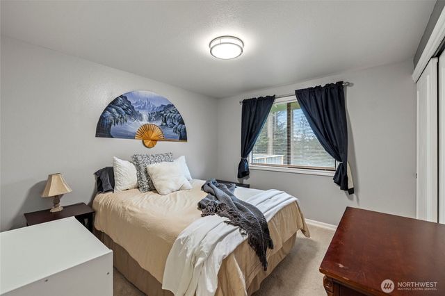 901 SW Barrington Drive, Oak Harbor, WA 98277