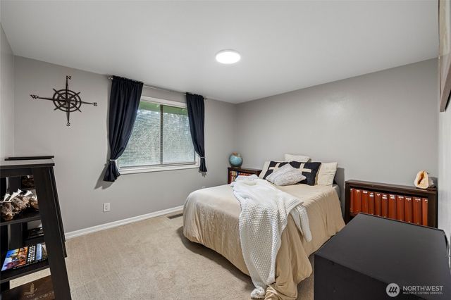 901 SW Barrington Drive, Oak Harbor, WA 98277