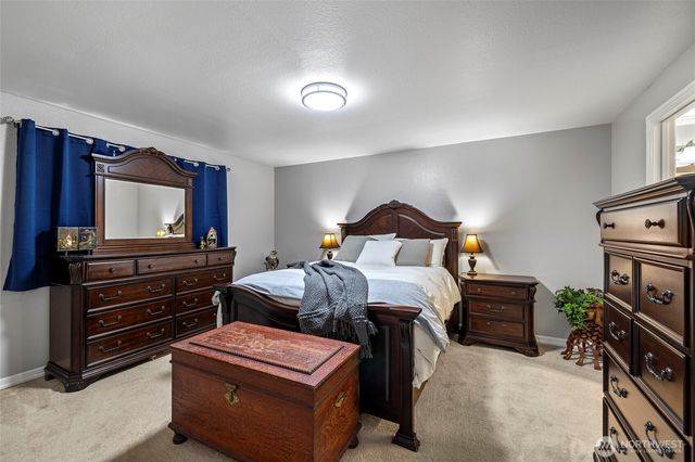 901 SW Barrington Drive, Oak Harbor, WA 98277