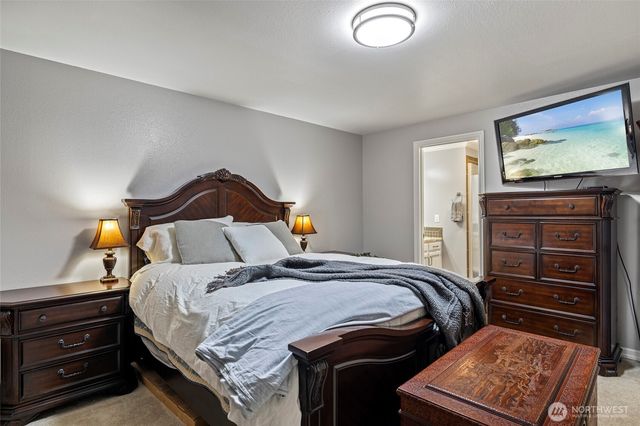 901 SW Barrington Drive, Oak Harbor, WA 98277