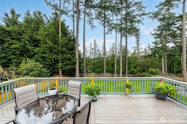 901 SW Barrington Drive, Oak Harbor, WA 98277