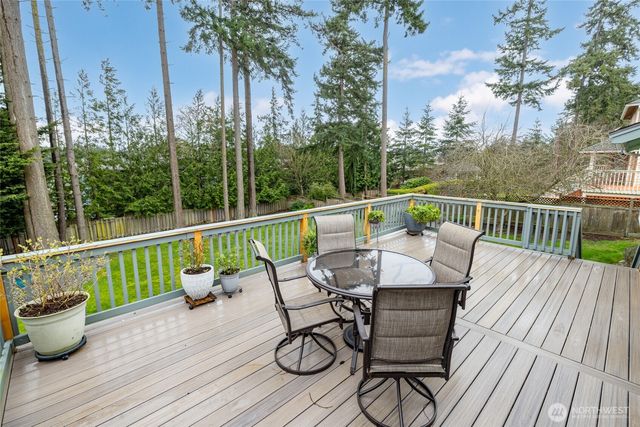 901 SW Barrington Drive, Oak Harbor, WA 98277