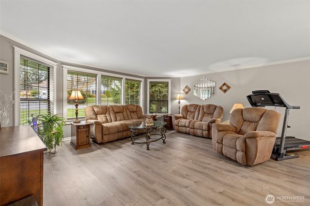 901 SW Barrington Drive, Oak Harbor, WA 98277