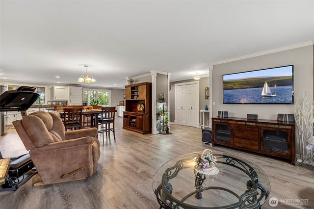 901 SW Barrington Drive, Oak Harbor, WA 98277