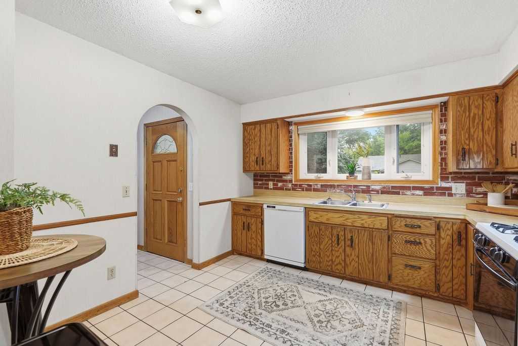 9974 Hemlock Way, Maple Grove, MN 55369 — photo 5