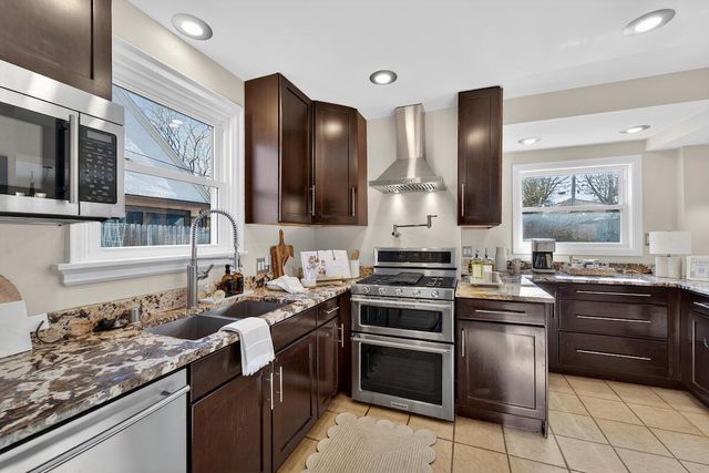 5058 N Kent AVENUE, Whitefish Bay, WI 53217