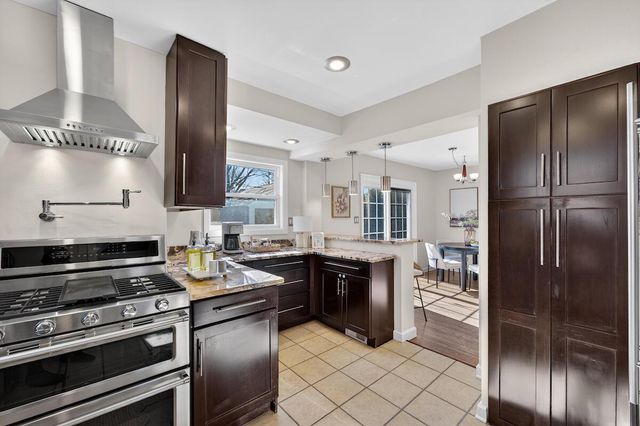 5058 N Kent AVENUE, Whitefish Bay, WI 53217