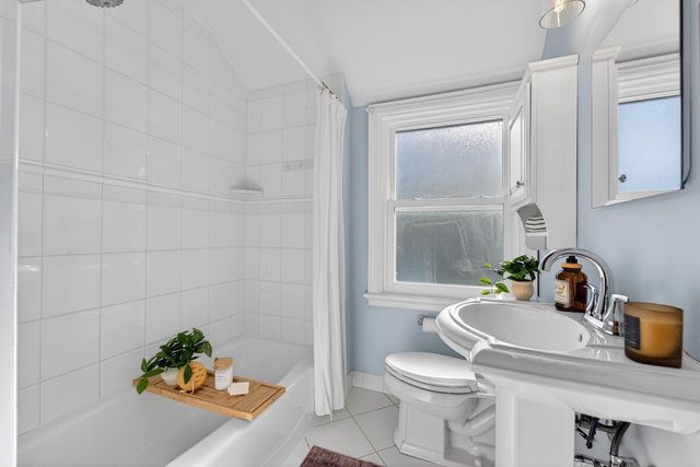 5058 N Kent AVENUE, Whitefish Bay, WI 53217