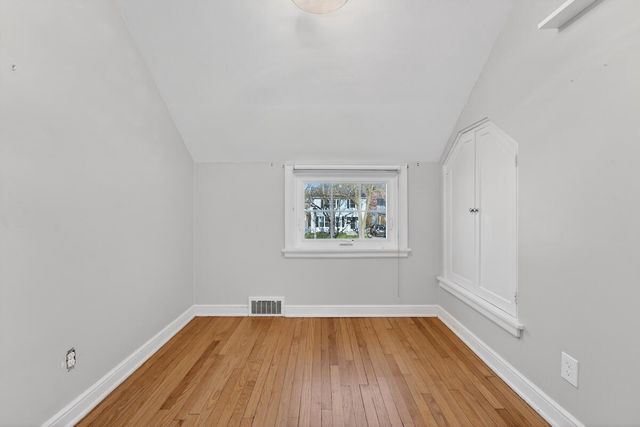 5058 N Kent AVENUE, Whitefish Bay, WI 53217
