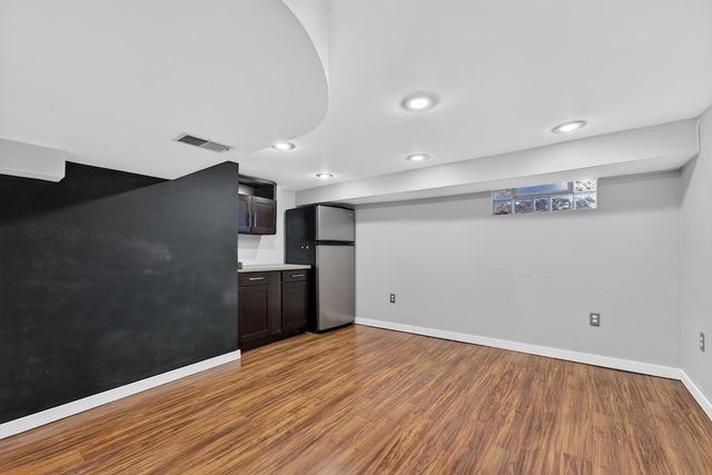5058 N Kent AVENUE, Whitefish Bay, WI 53217
