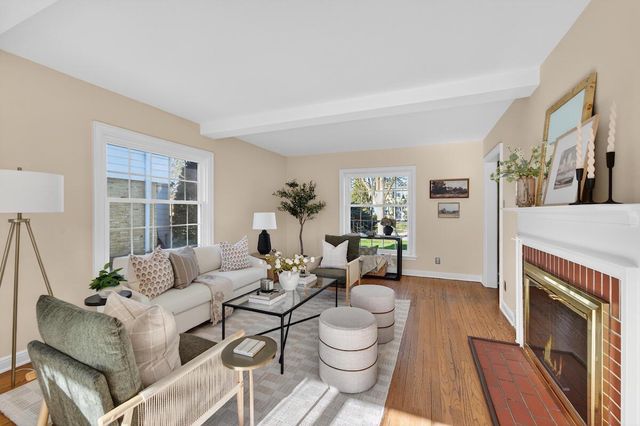 5058 N Kent AVENUE, Whitefish Bay, WI 53217