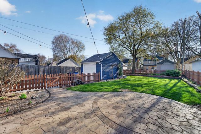 5058 N Kent AVENUE, Whitefish Bay, WI 53217