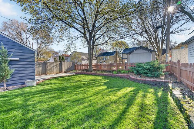 5058 N Kent AVENUE, Whitefish Bay, WI 53217