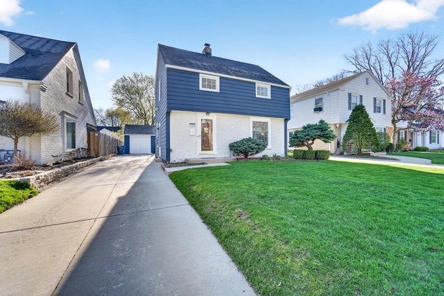 5058 N Kent AVENUE, Whitefish Bay, WI 53217