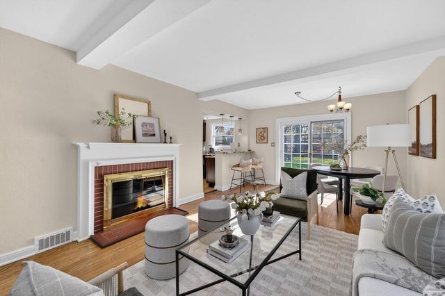 5058 N Kent AVENUE, Whitefish Bay, WI 53217
