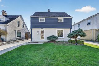 5058 N Kent AVENUE, Whitefish Bay, WI 53217