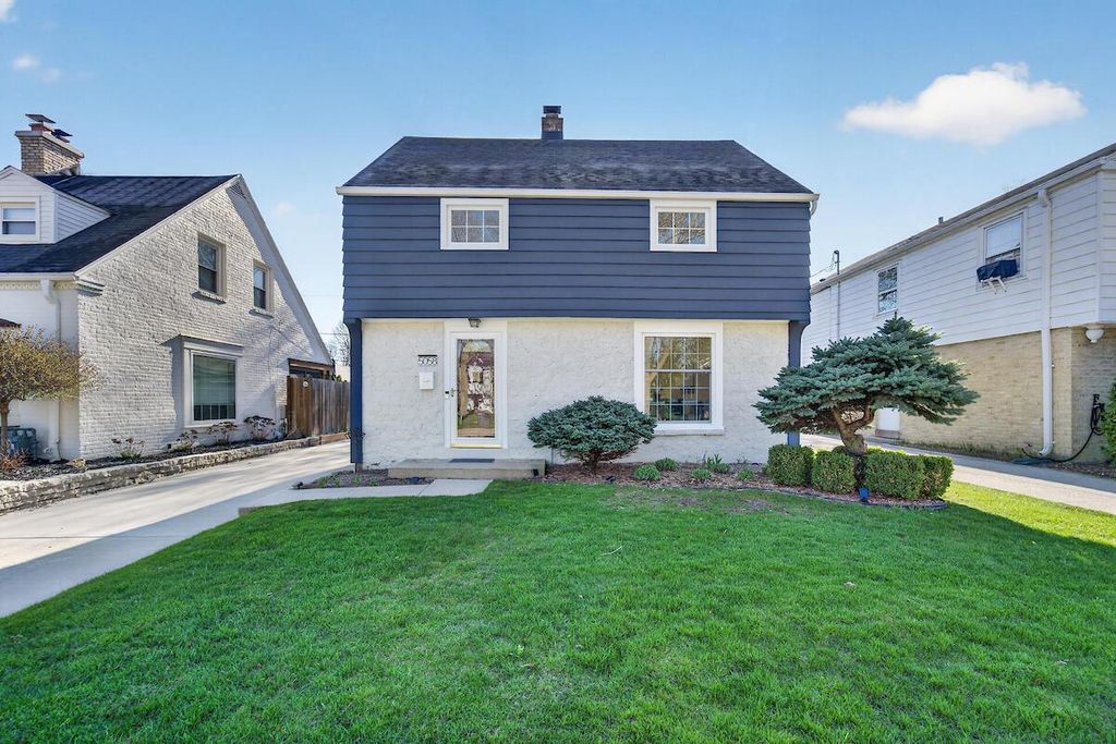 5058 N Kent AVENUE, Whitefish Bay, WI 53217