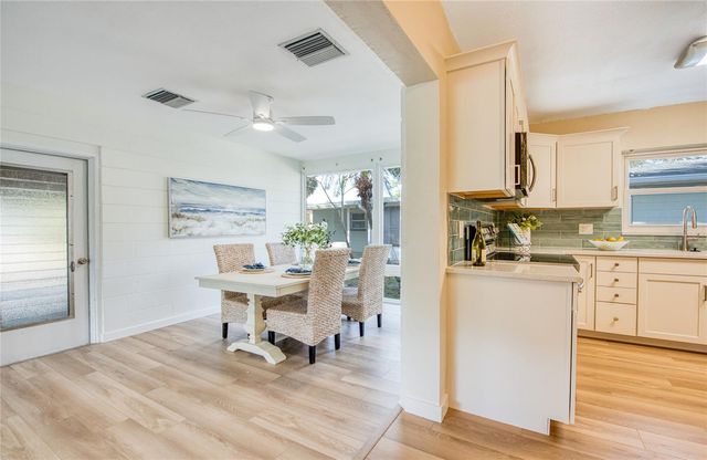 662 VILLAGRANDE AVENUE S, St Petersburg, FL 33707