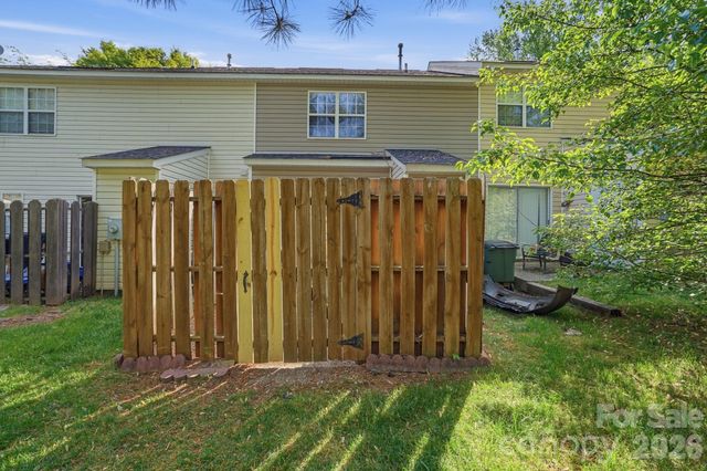 10142 Forest Landing Drive, Charlotte, NC 28213