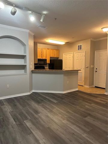 10101 COURTNEY PALMS BOULEVARD 103, Tampa, FL 33619