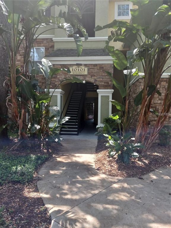 10101 COURTNEY PALMS BOULEVARD 103, Tampa, FL 33619