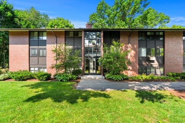 8 Longwood Drive 4, Andover, MA 01810