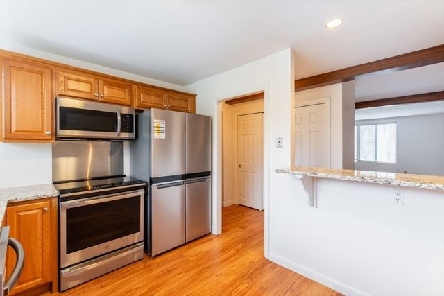 8 Longwood Drive 4, Andover, MA 01810