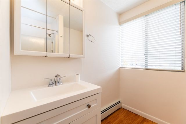 8 Longwood Drive 4, Andover, MA 01810