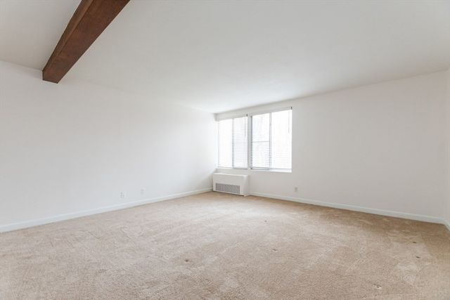 8 Longwood Drive 4, Andover, MA 01810