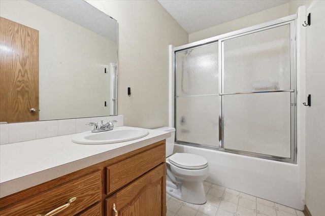 101 BONHAM Circle, Council Bluffs, IA 51503