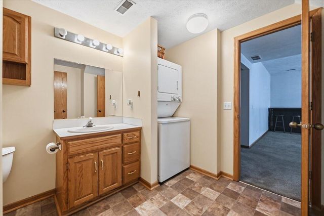 101 BONHAM Circle, Council Bluffs, IA 51503