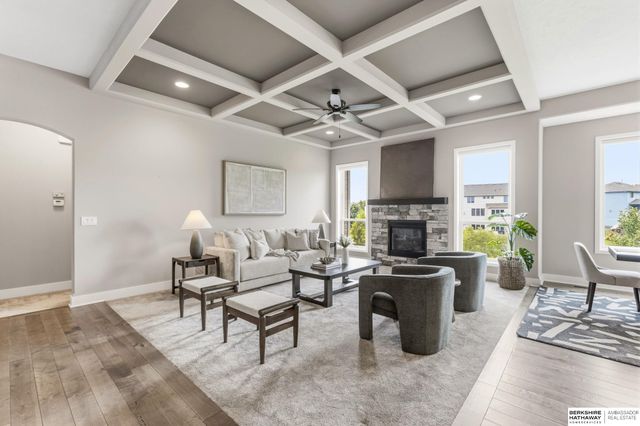 4440 N 190th Avenue, Elkhorn, NE 68022
