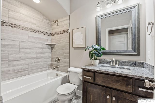 4440 N 190th Avenue, Elkhorn, NE 68022
