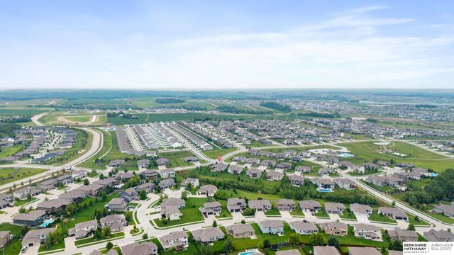 4440 N 190th Avenue, Elkhorn, NE 68022