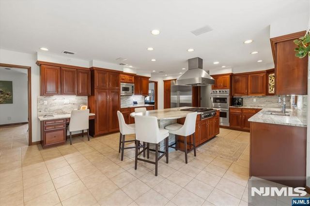 44 Jani Court, Clifton, NJ 07013