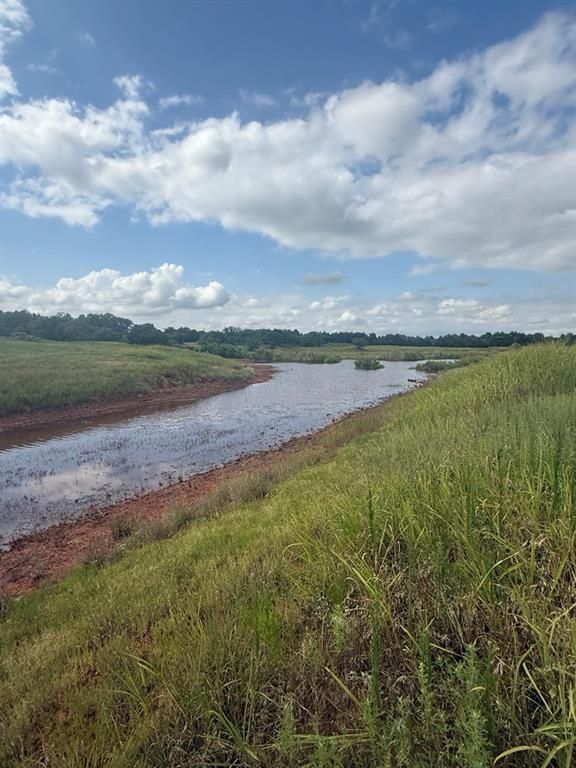 Image 6 of property listing at Address unavailable.