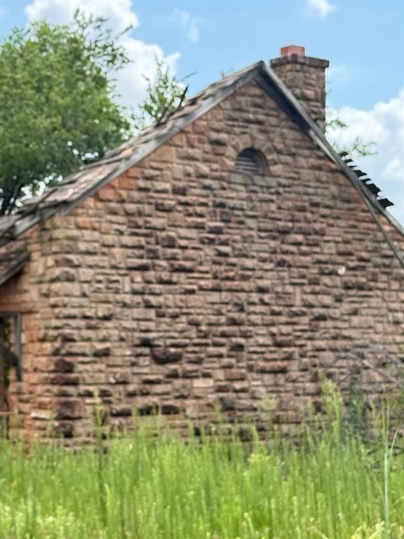 Image 8 of property listing at Address unavailable.