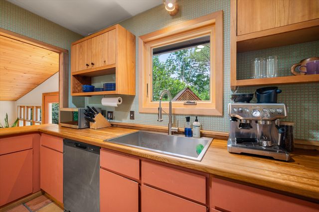 2890 Kimberley Road, Ann Arbor, MI 48104