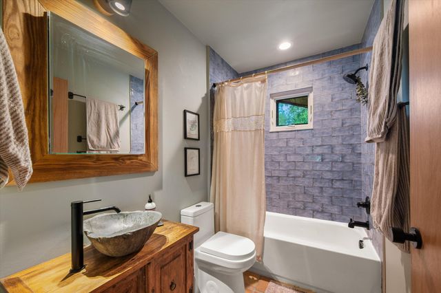 2890 Kimberley Road, Ann Arbor, MI 48104
